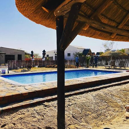 Issa Guesthouse Usakos ภายนอก รูปภาพ
